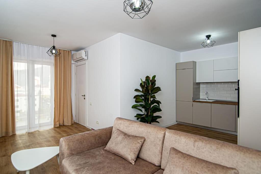 Center - 404 Apartment *