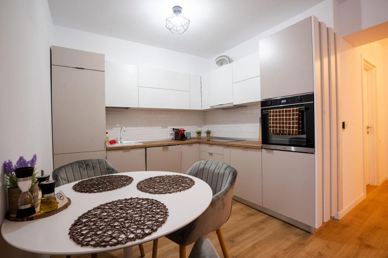 Apartment Center - 404